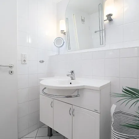 Atlantic Whg 37, Ferijentied *